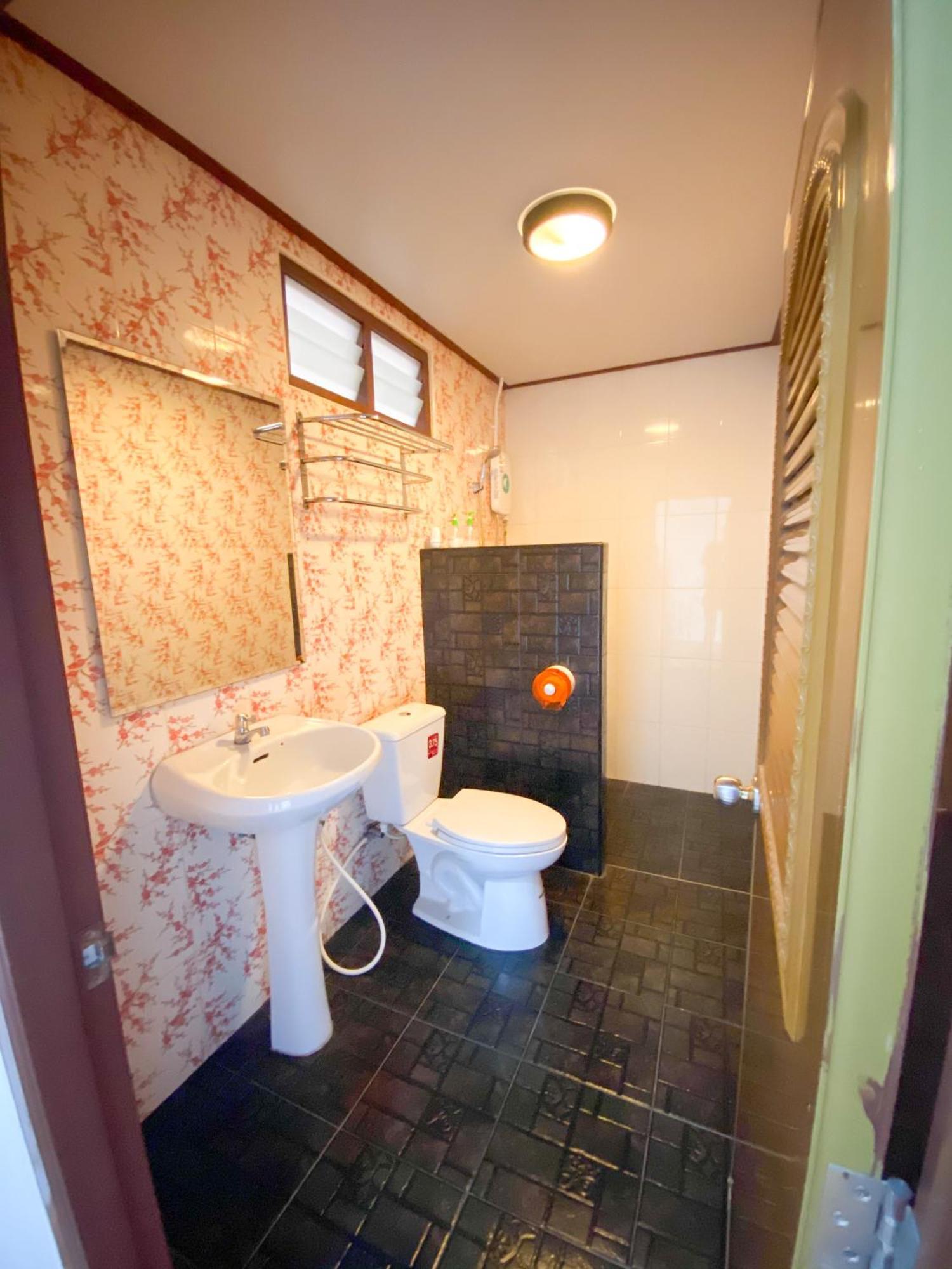 אמפווה Bansuwan Homestay מראה חיצוני תמונה